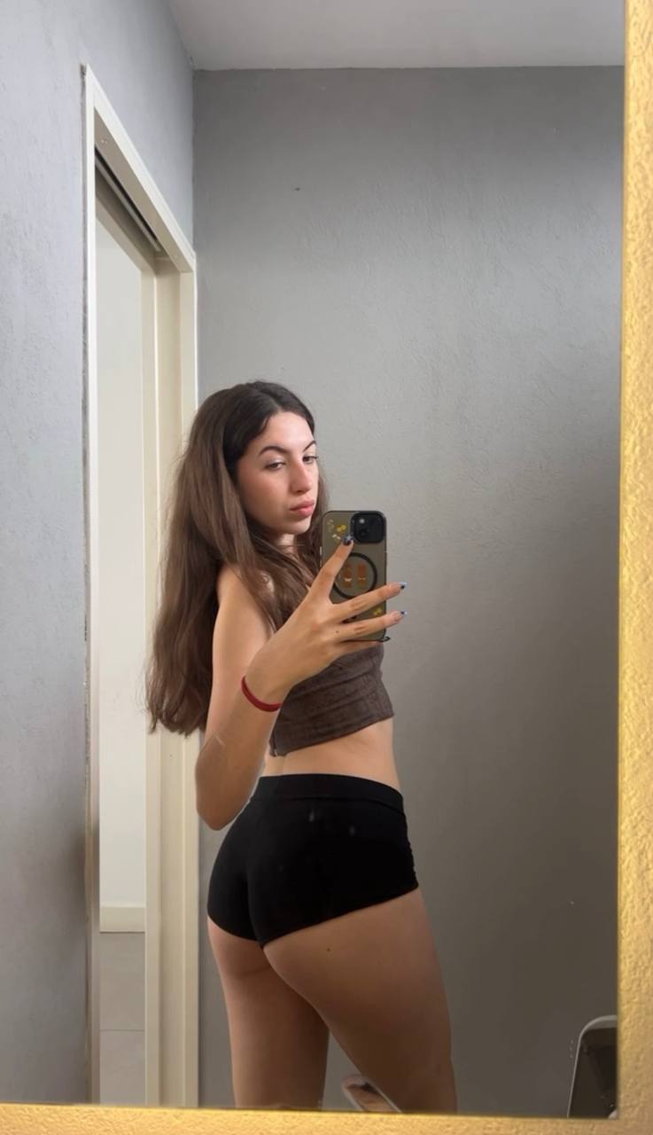 Amber in her underwear in Taichung